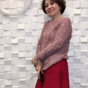 Meet your Posher, Elaine